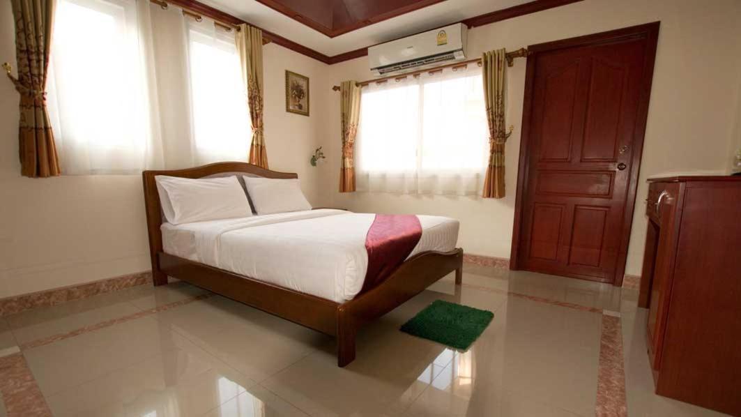 Bluebird Inn Pattaya Eksteriør bilde
